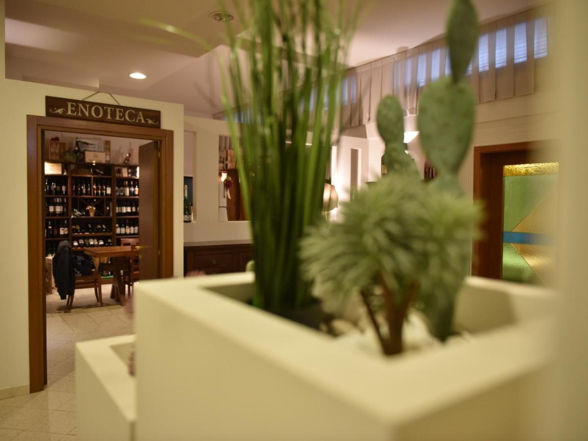 Hotel E Appartamenti La Solaria Сан-Джованні-Ротондо Екстер'єр фото