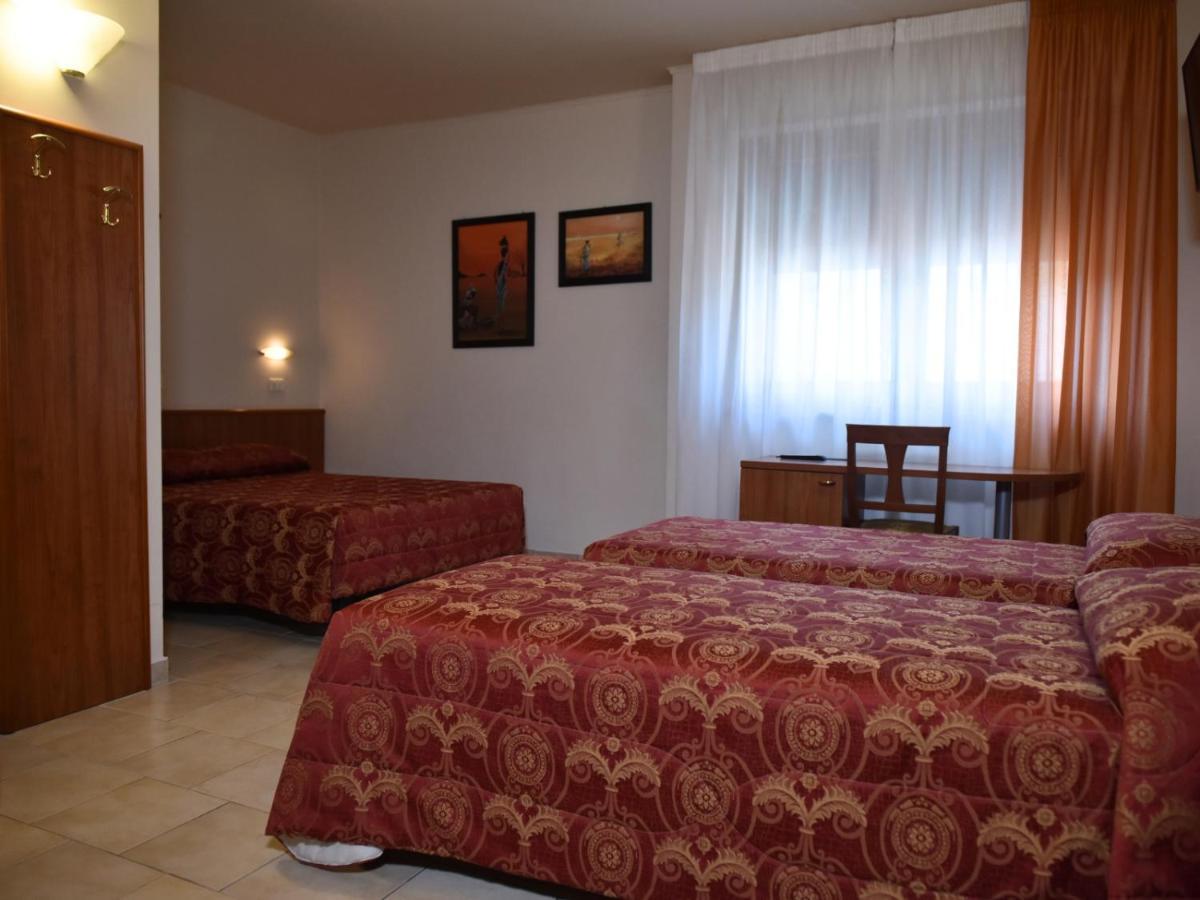 Hotel E Appartamenti La Solaria Сан-Джованні-Ротондо Екстер'єр фото