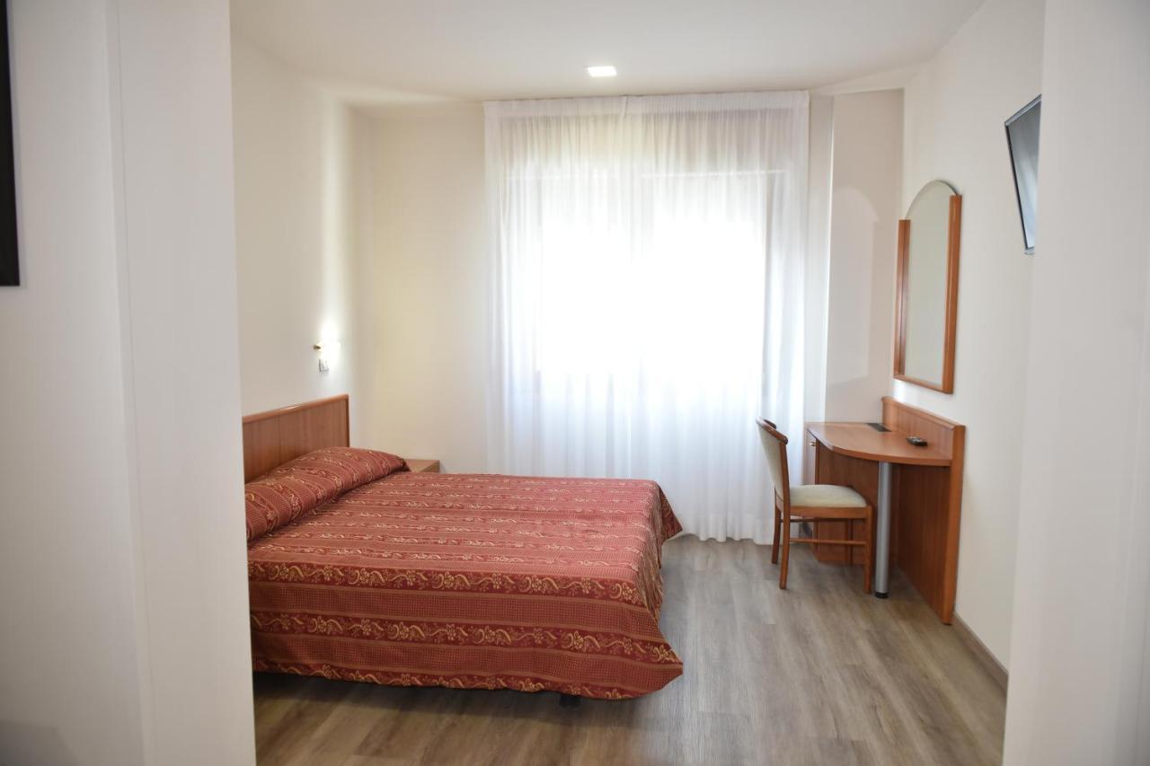 Hotel E Appartamenti La Solaria Сан-Джованні-Ротондо Екстер'єр фото
