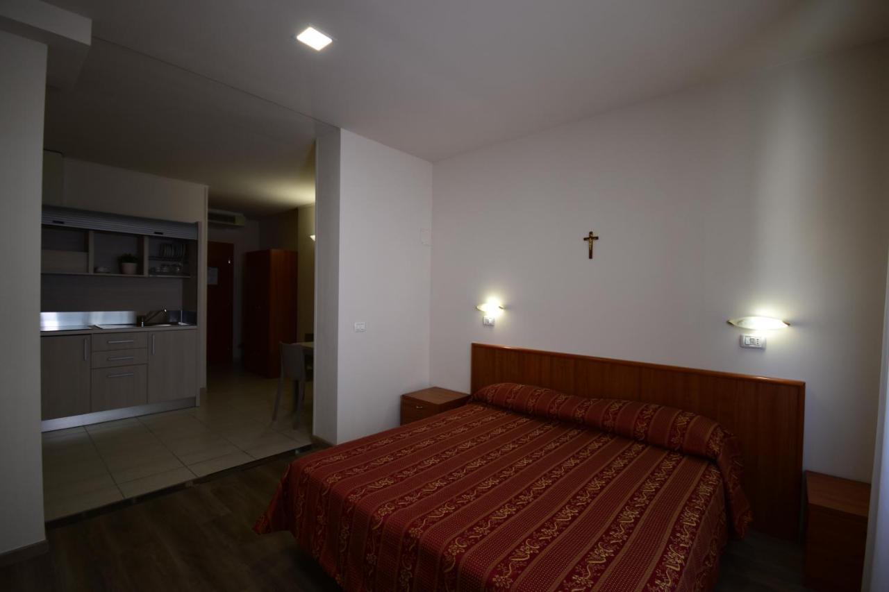 Hotel E Appartamenti La Solaria Сан-Джованні-Ротондо Екстер'єр фото