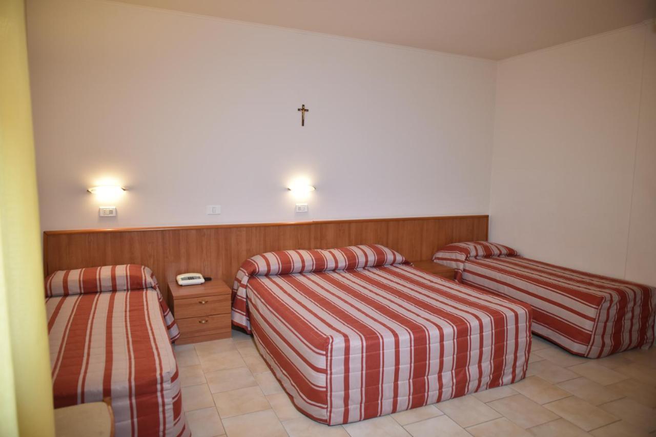 Hotel E Appartamenti La Solaria Сан-Джованні-Ротондо Екстер'єр фото
