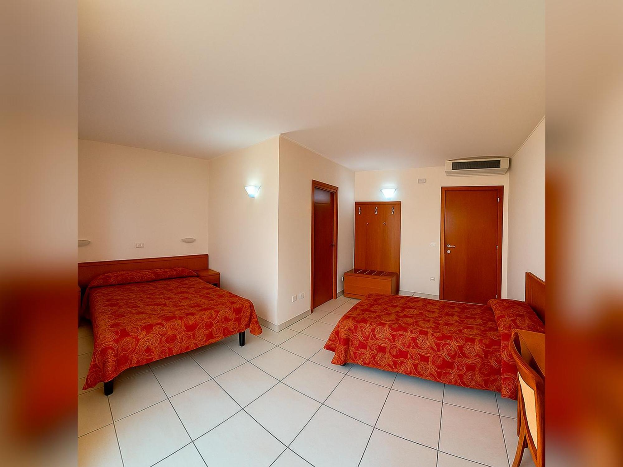Hotel E Appartamenti La Solaria Сан-Джованні-Ротондо Екстер'єр фото