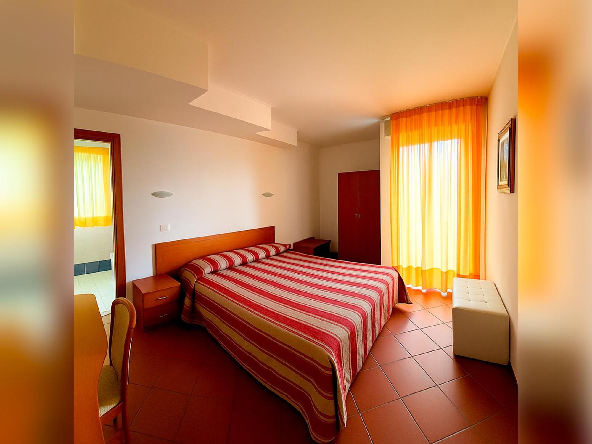 Hotel E Appartamenti La Solaria Сан-Джованні-Ротондо Екстер'єр фото
