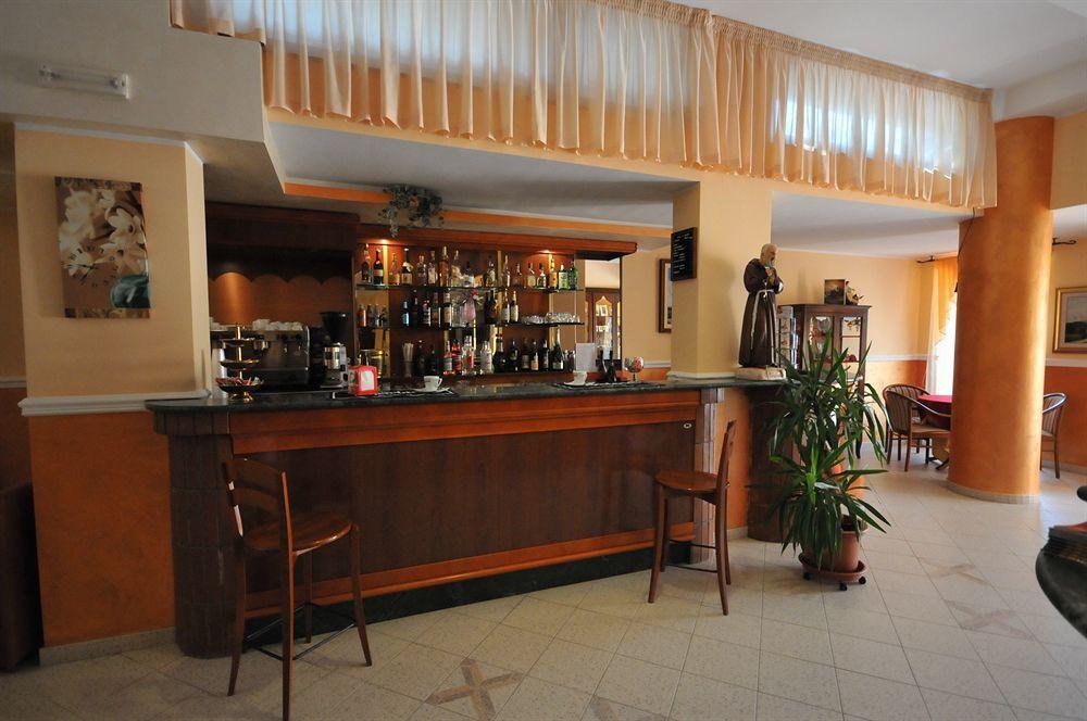 Hotel E Appartamenti La Solaria Сан-Джованні-Ротондо Екстер'єр фото