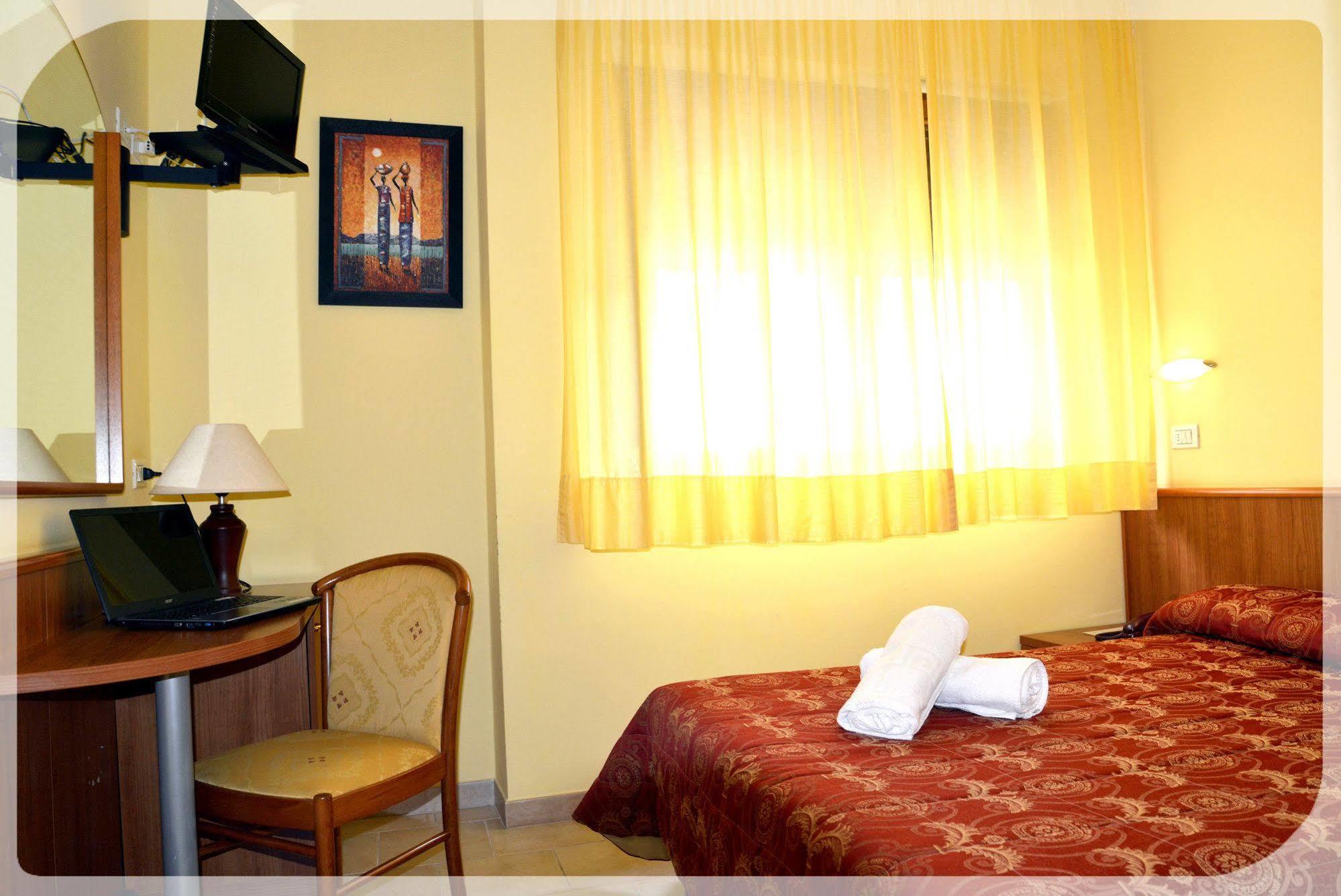 Hotel E Appartamenti La Solaria Сан-Джованні-Ротондо Екстер'єр фото